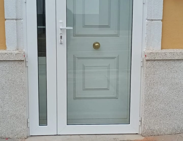 Contrapuerta de aluminio